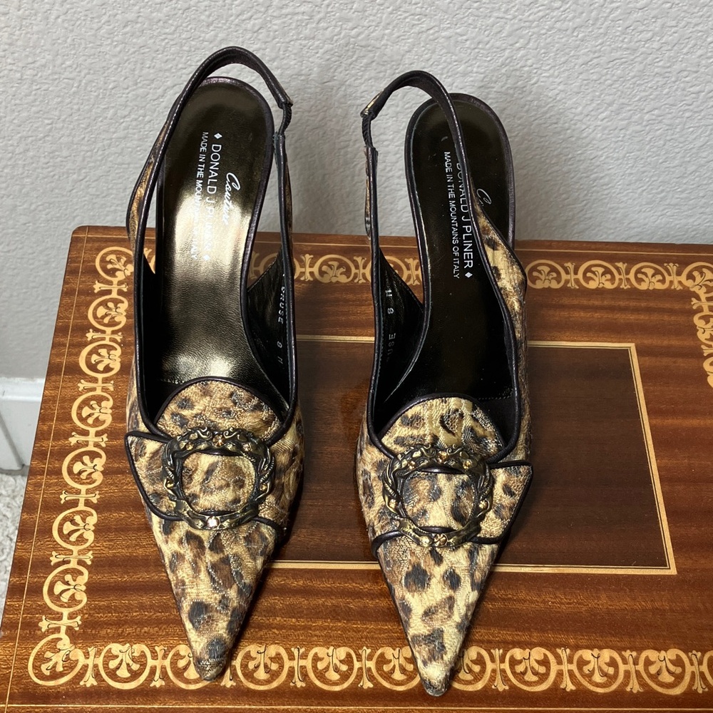 Donald  Pliner  8 animal print sling back heels